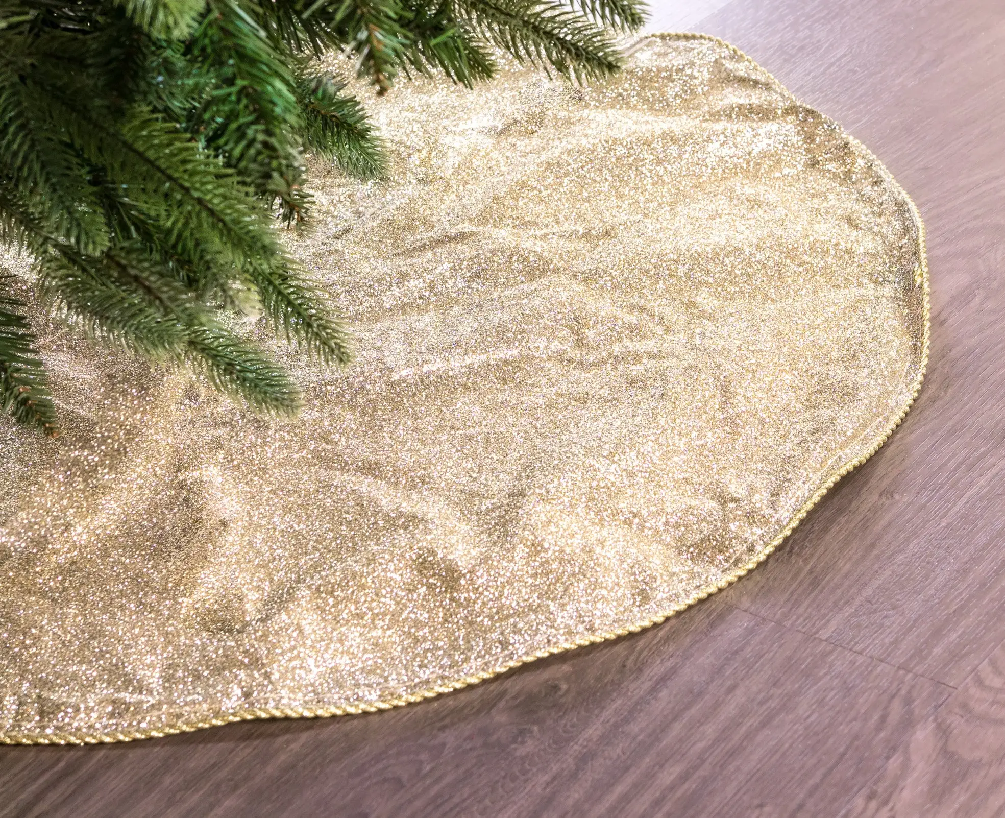 30" Light Gold Tree Skirt With Gold Edge Trim 3 30" Light Gold Tree Skirt With Gold Edge Trim